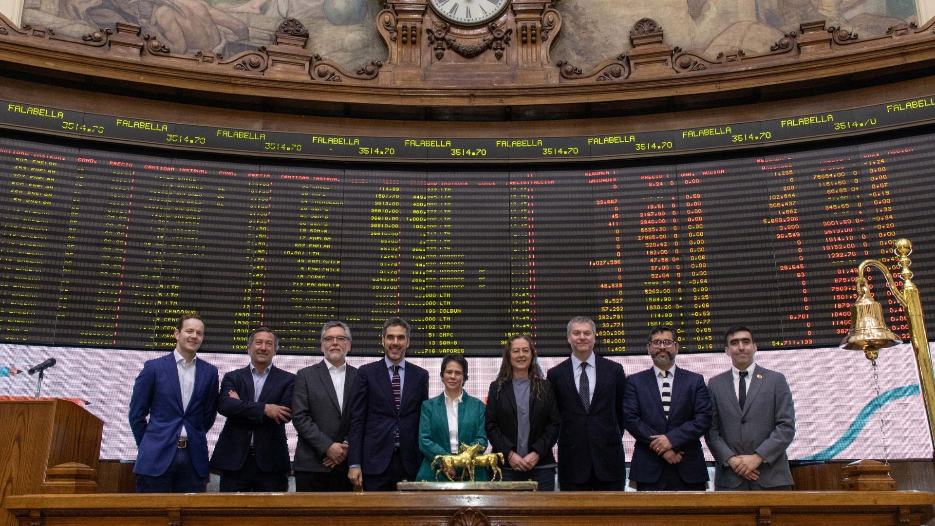 UAI recibe reconocimiento de la Bolsa de Santiago por su aporte a la educación financiera