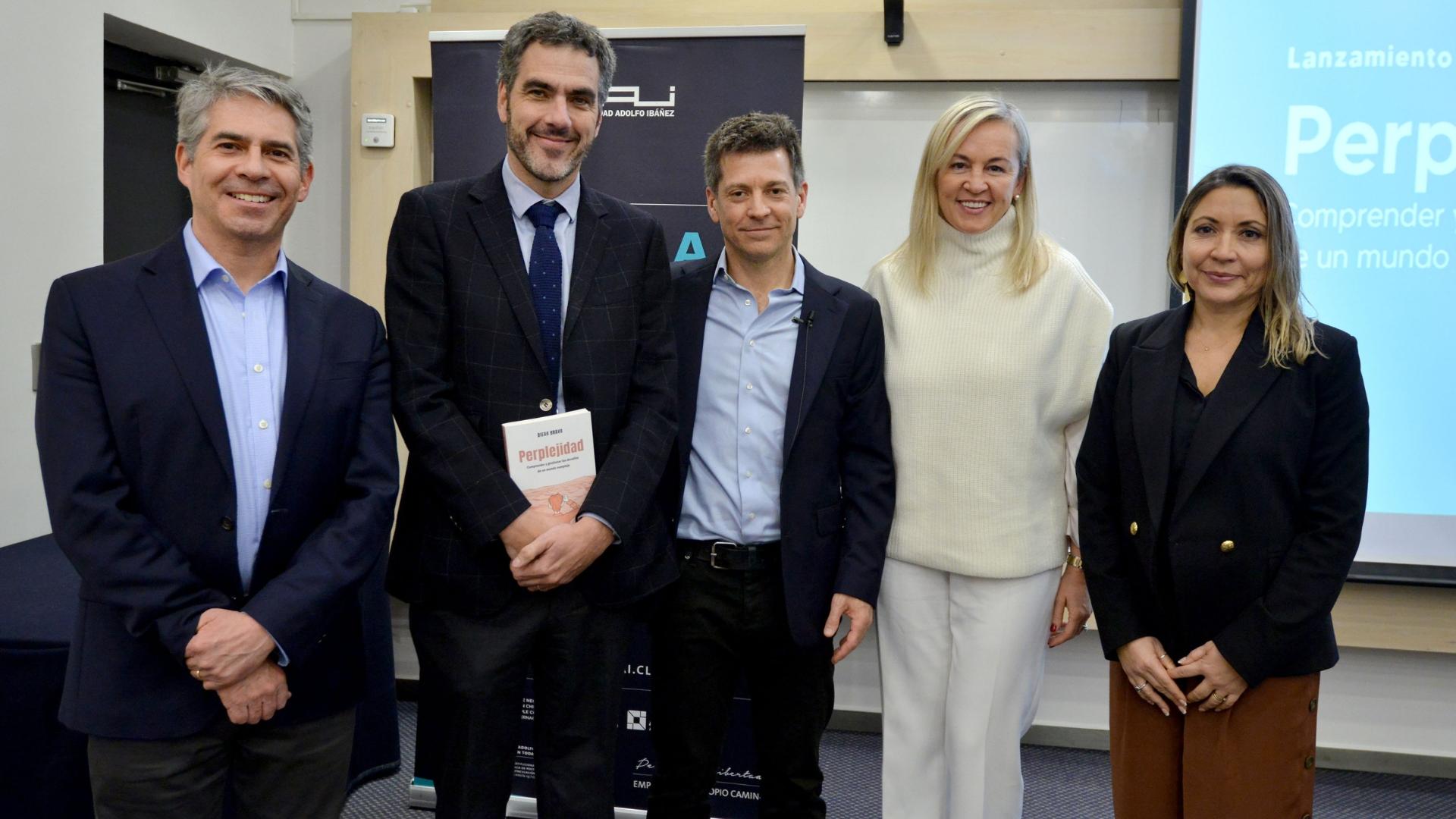 Profesor Diego Bravo presentó su libro “Perplejidad” en la UAI