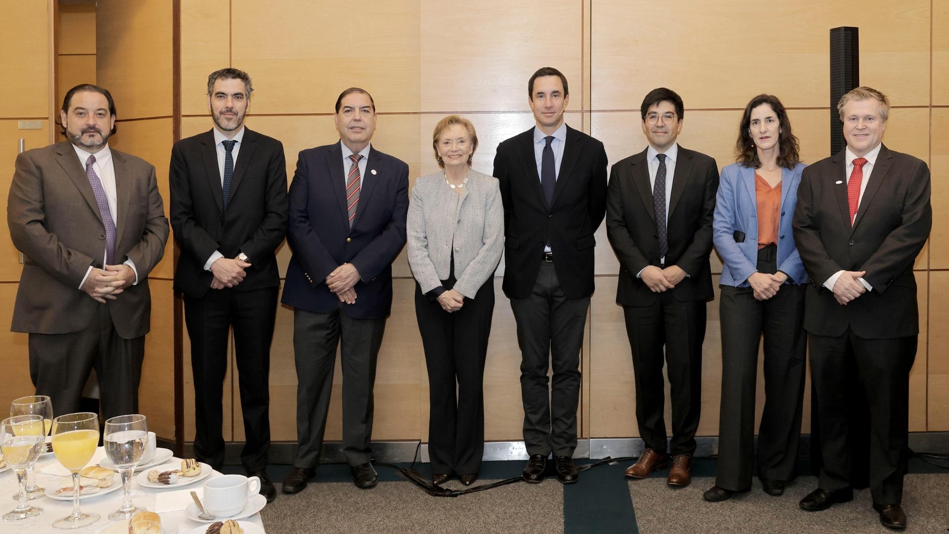 Escuela de Negocios UAI e ICARE lanzan ciclo "Crecer con energía"