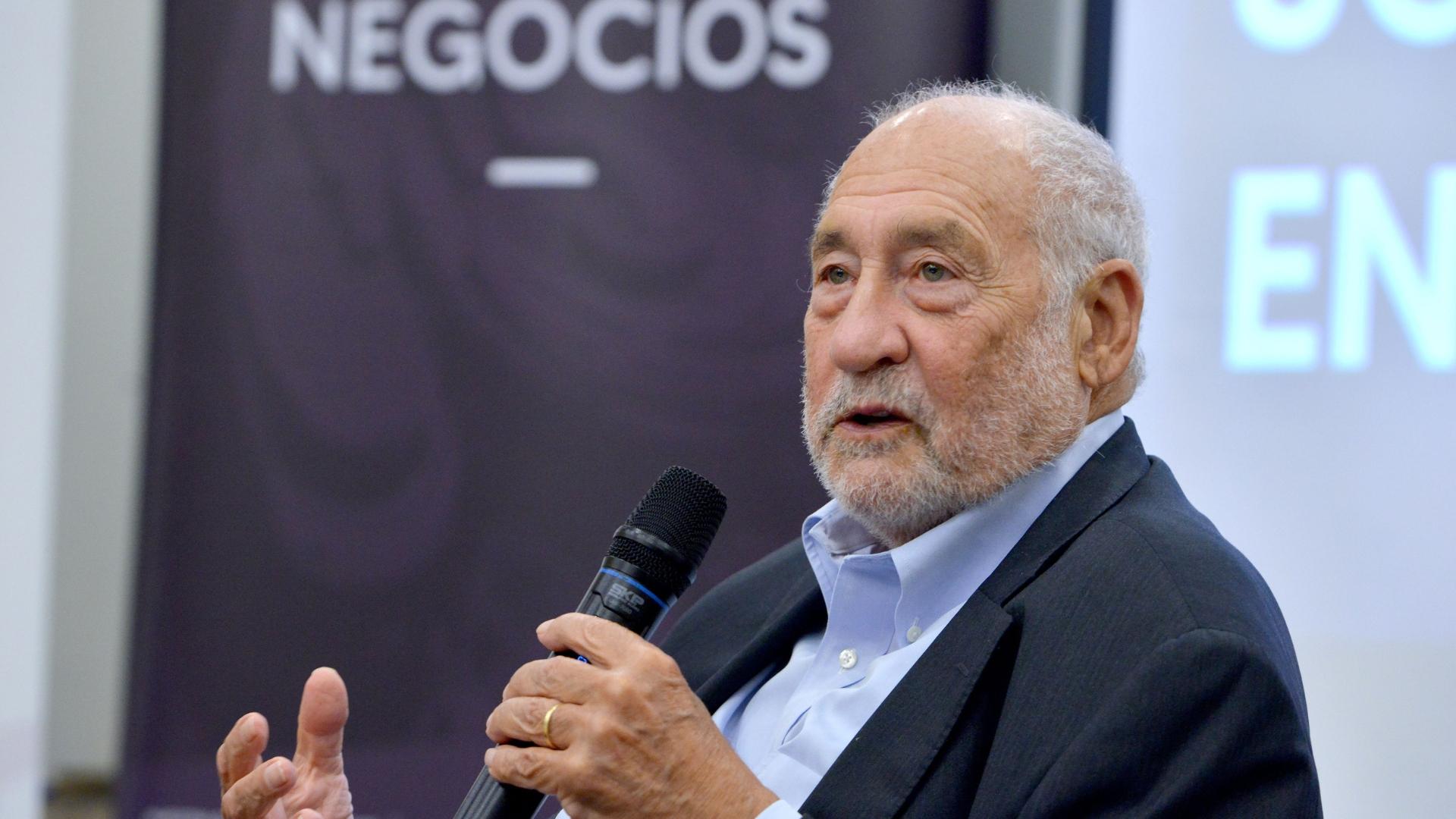 Premio Nobel de Economía Joseph Stiglitz en la UAI: “El rol de las universidades es cuestionar"