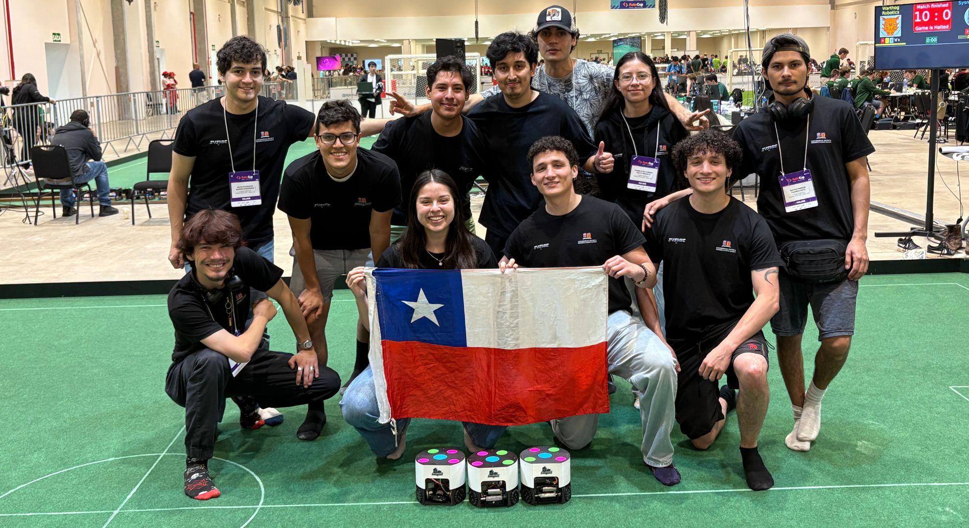 Estudiante de Ingeniería y Ciencias UAI participa en competencia de robots futbolistas