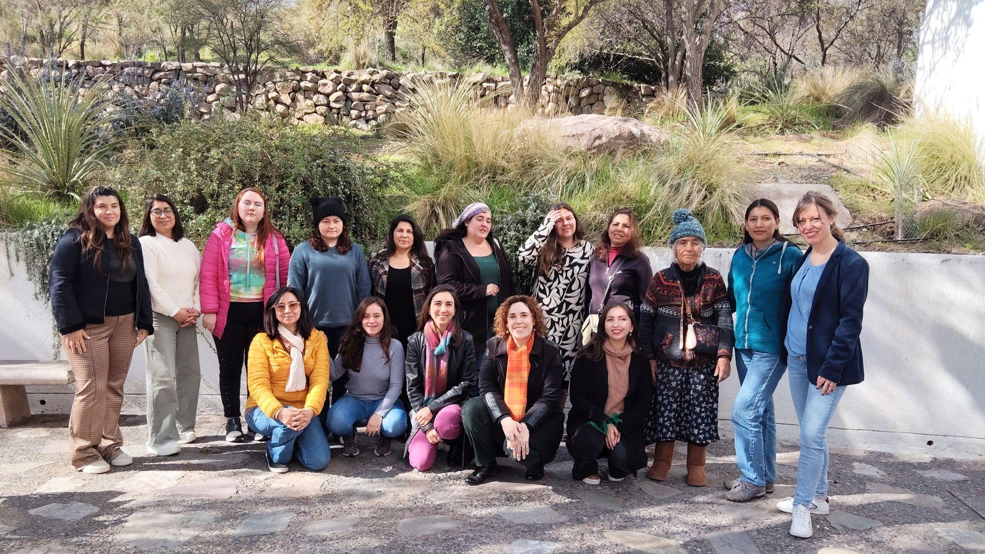 Escuela de Psicología y Facultad de Artes Liberales impulsan taller para el bienestar de mujeres 