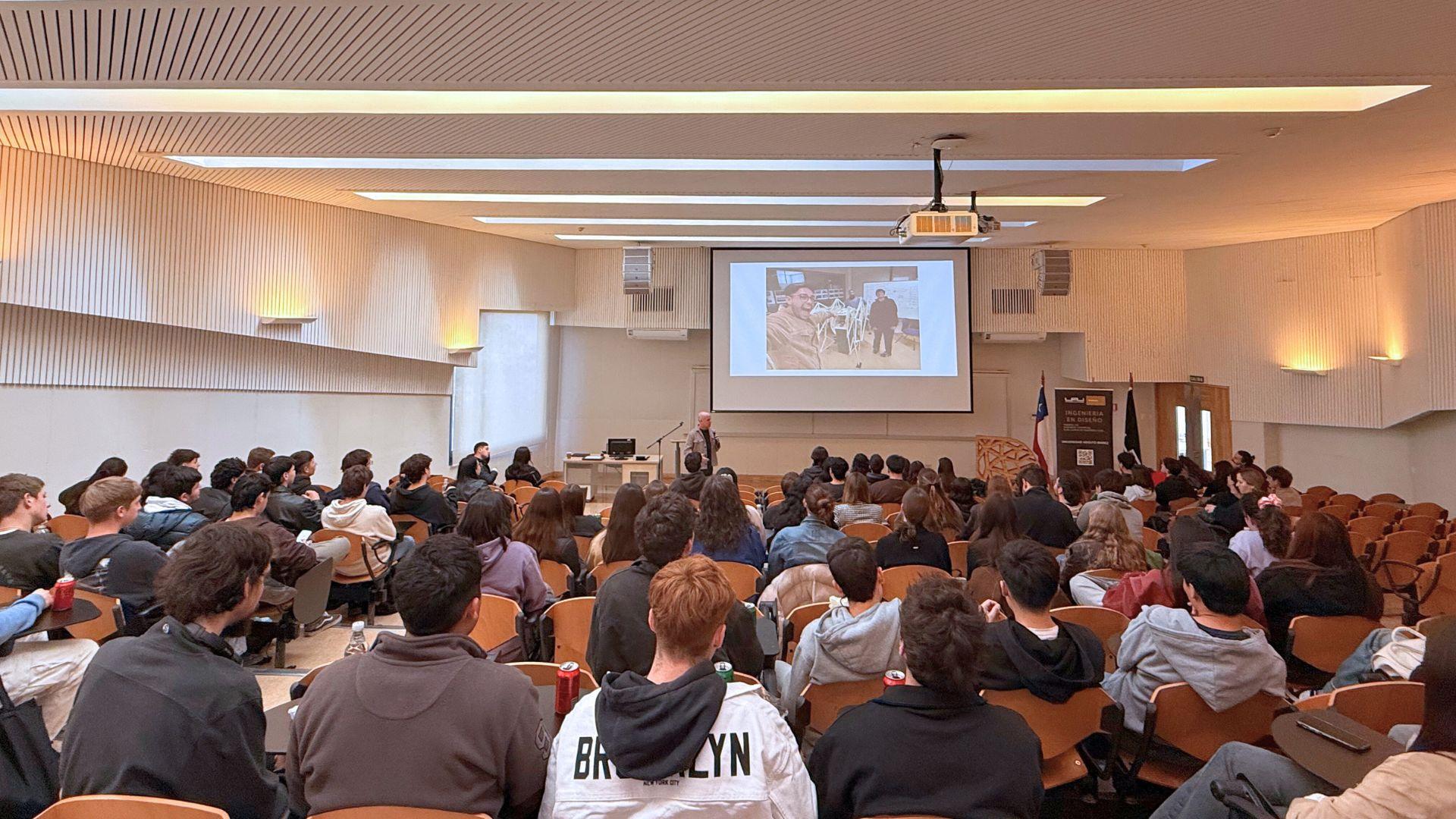 Ingeniería en Diseño UAI da la bienvenida a 75 nuevos estudiantes en el campus Peñalolén