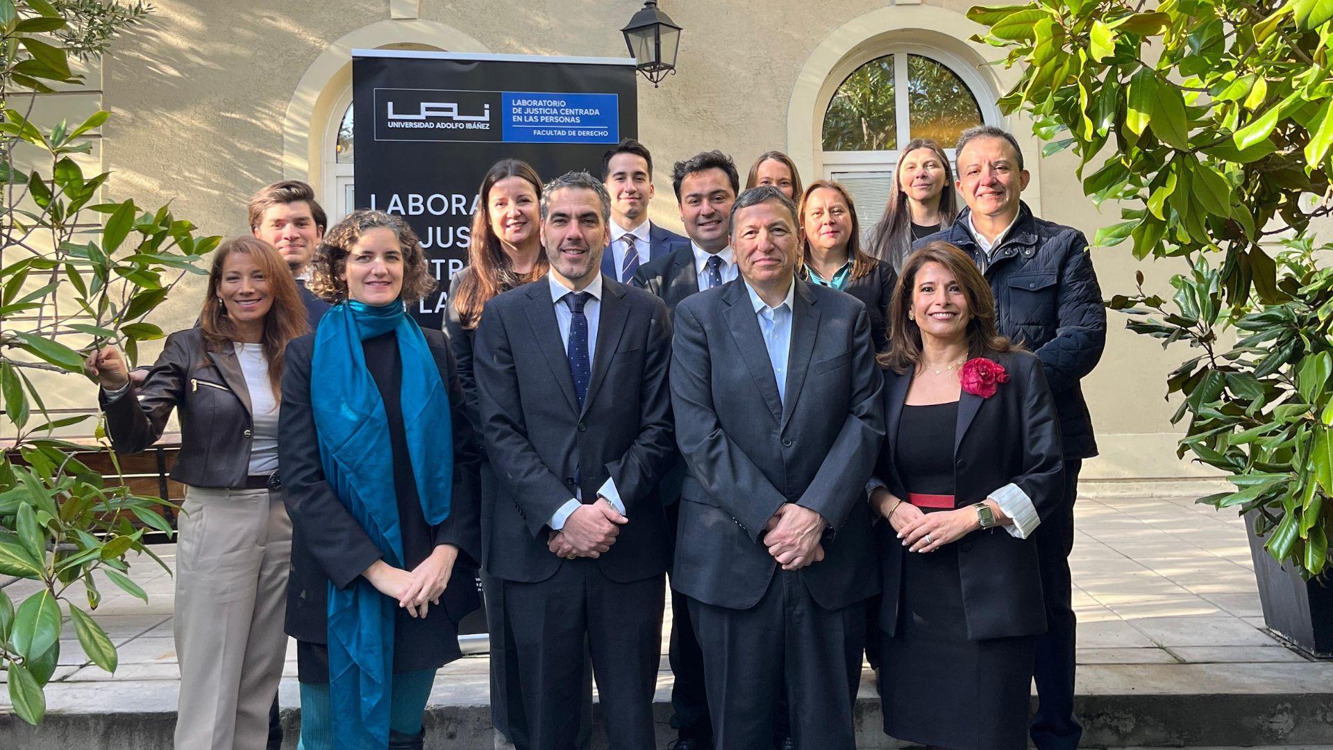 UAI y Asociación de Aseguradores firman convenio en innovación legal y tecnológica