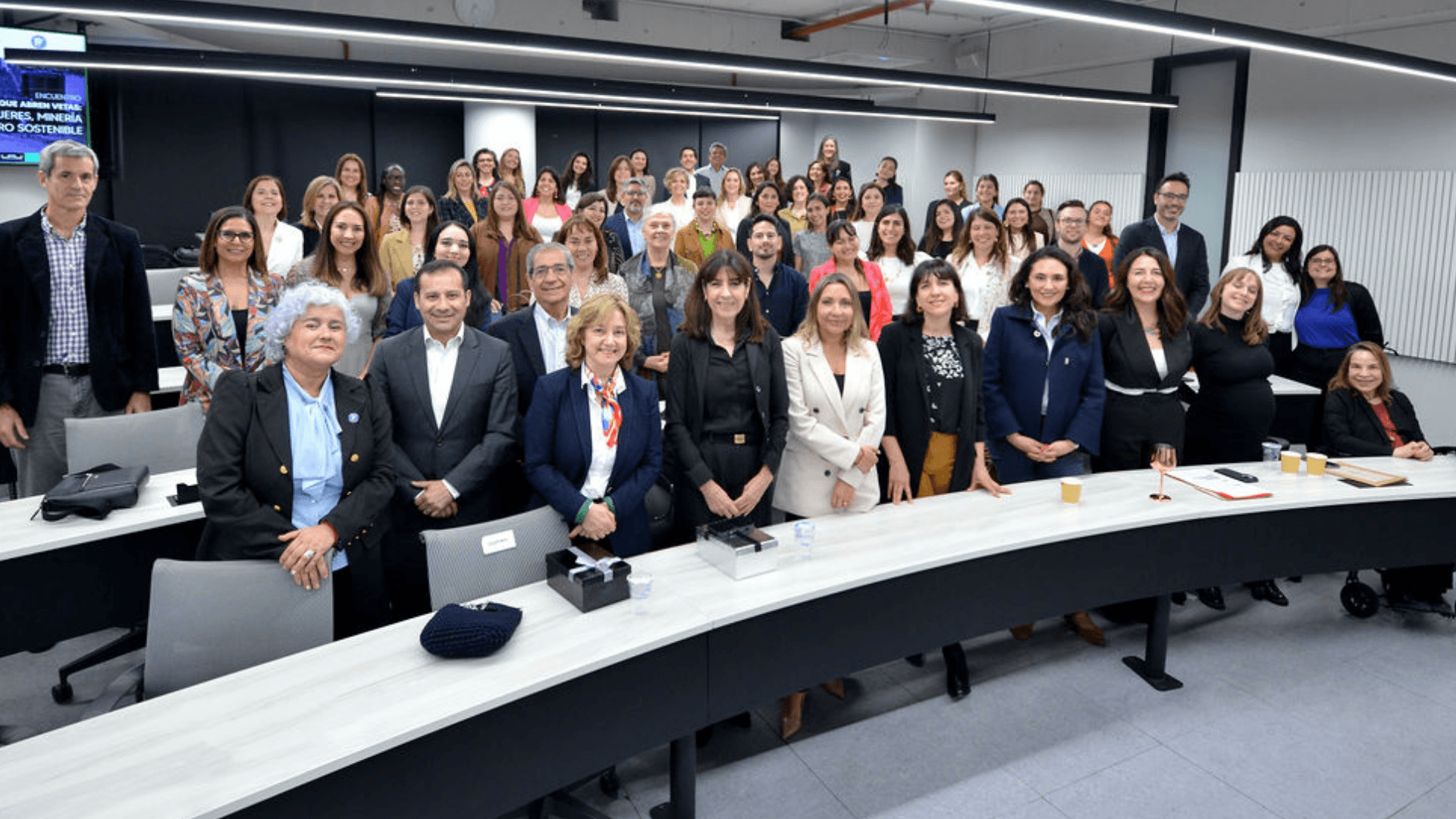 Participación femenina en minería: avances en el ingreso, estancamiento en el liderazgo
