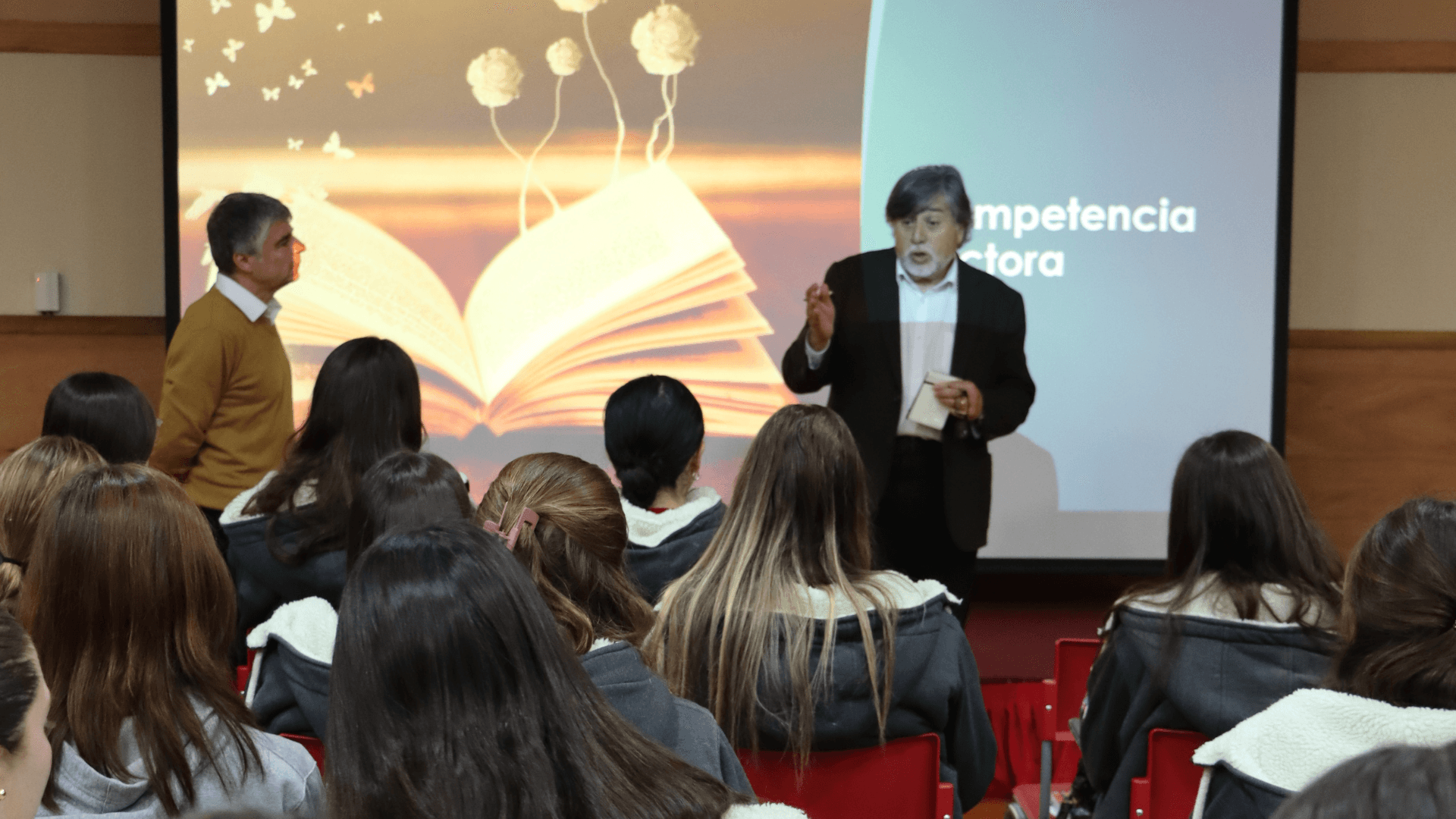 Convenio UAI y St. Margaret’s refuerza la preparación de alumnas en la PAES de Competencia Lectora