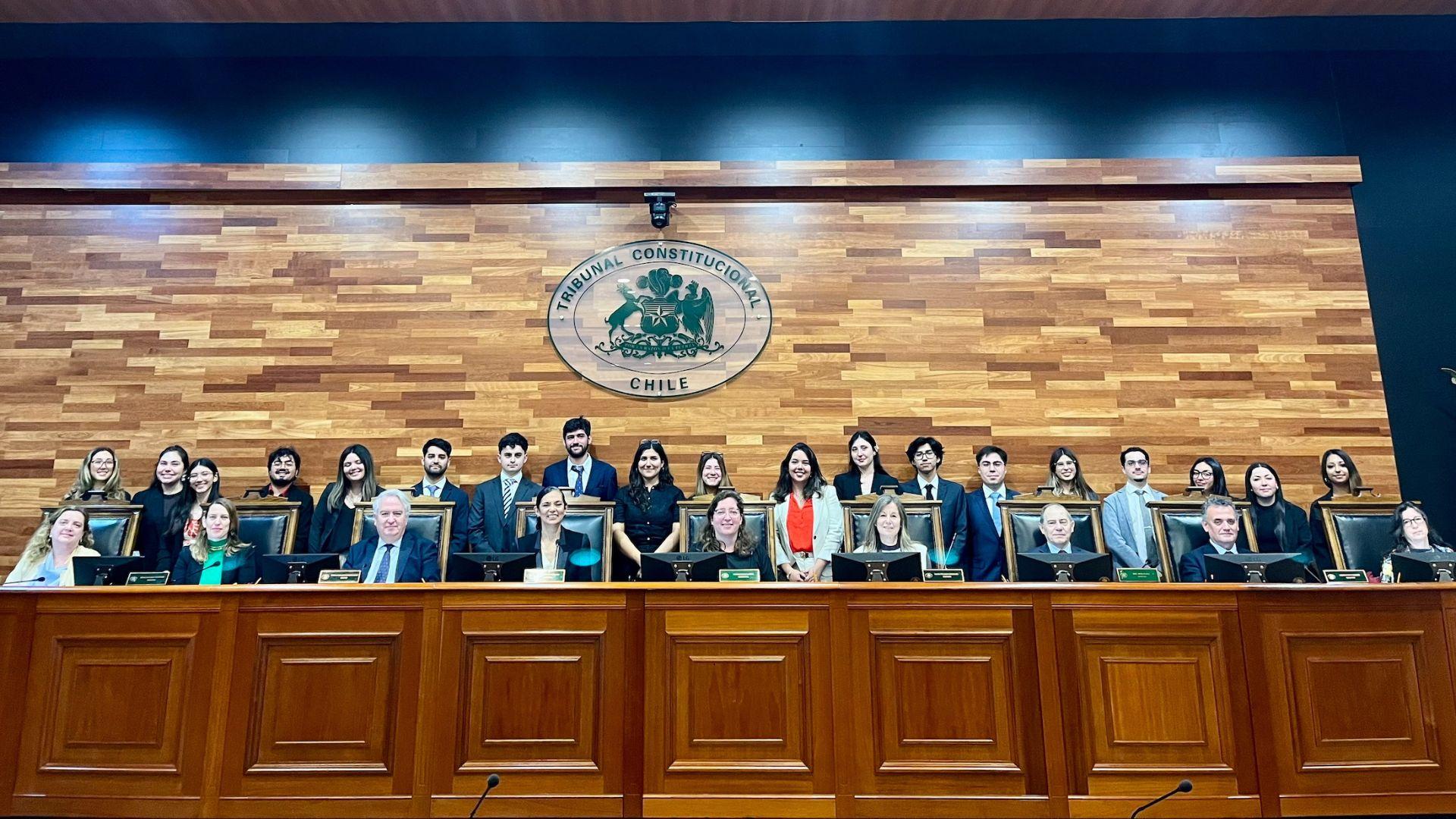 Estudiantes de Derecho UAI visitan el Tribunal Constitucional de Chile