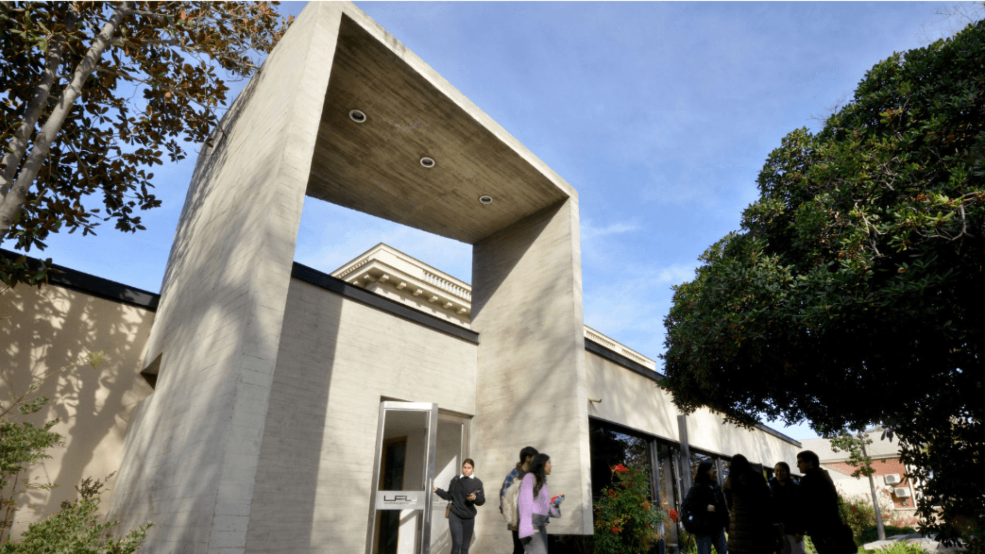 Magíster en Comunicación Política y Asuntos Públicos de la UAI obtiene acreditación por seis años