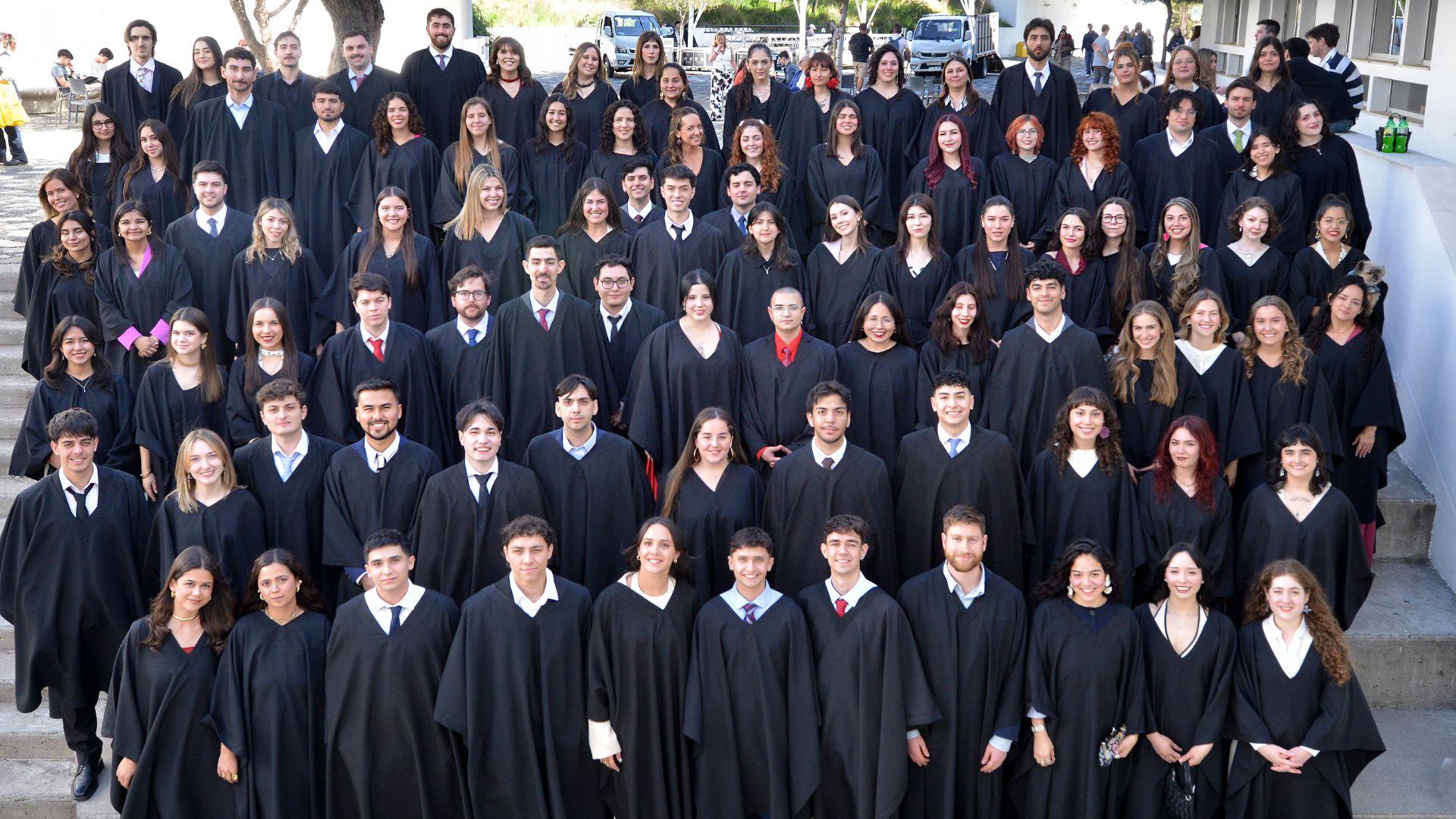 Nuevos psicólogos y psicólogas UAI celebran su titulación en el campus Peñalolén
