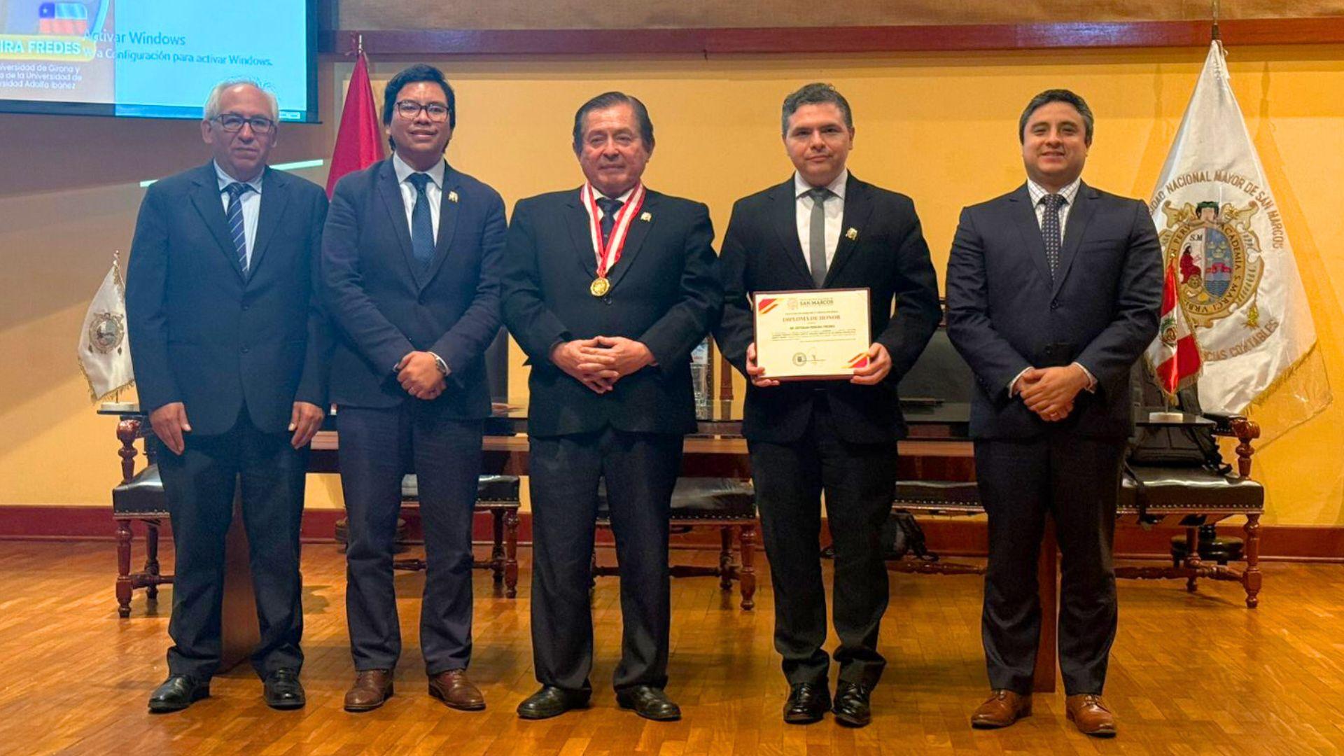 Académico Esteban Pereira expone y dicta clases en universidades líderes de Perú