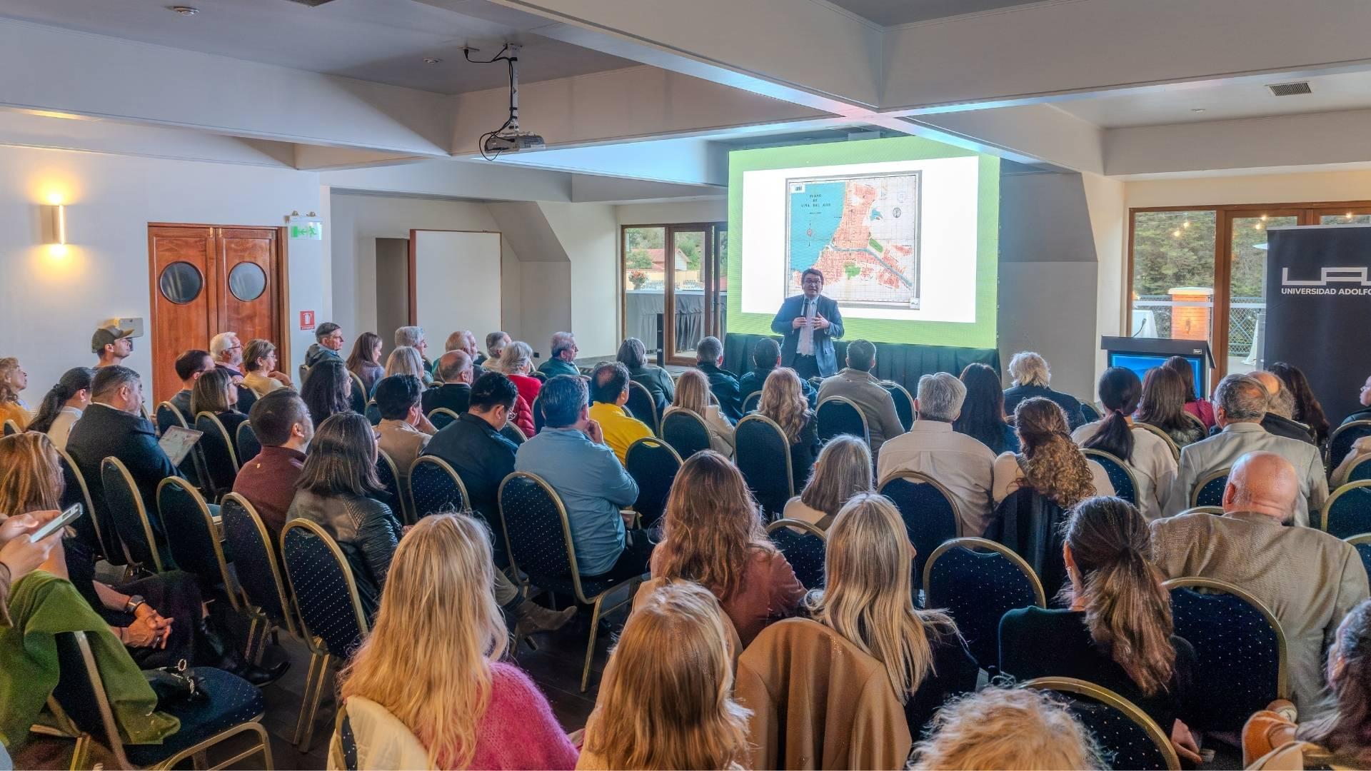 Académico UAI abordó la evolución histórica y los desafíos para la ciudad de Viña del Mar 