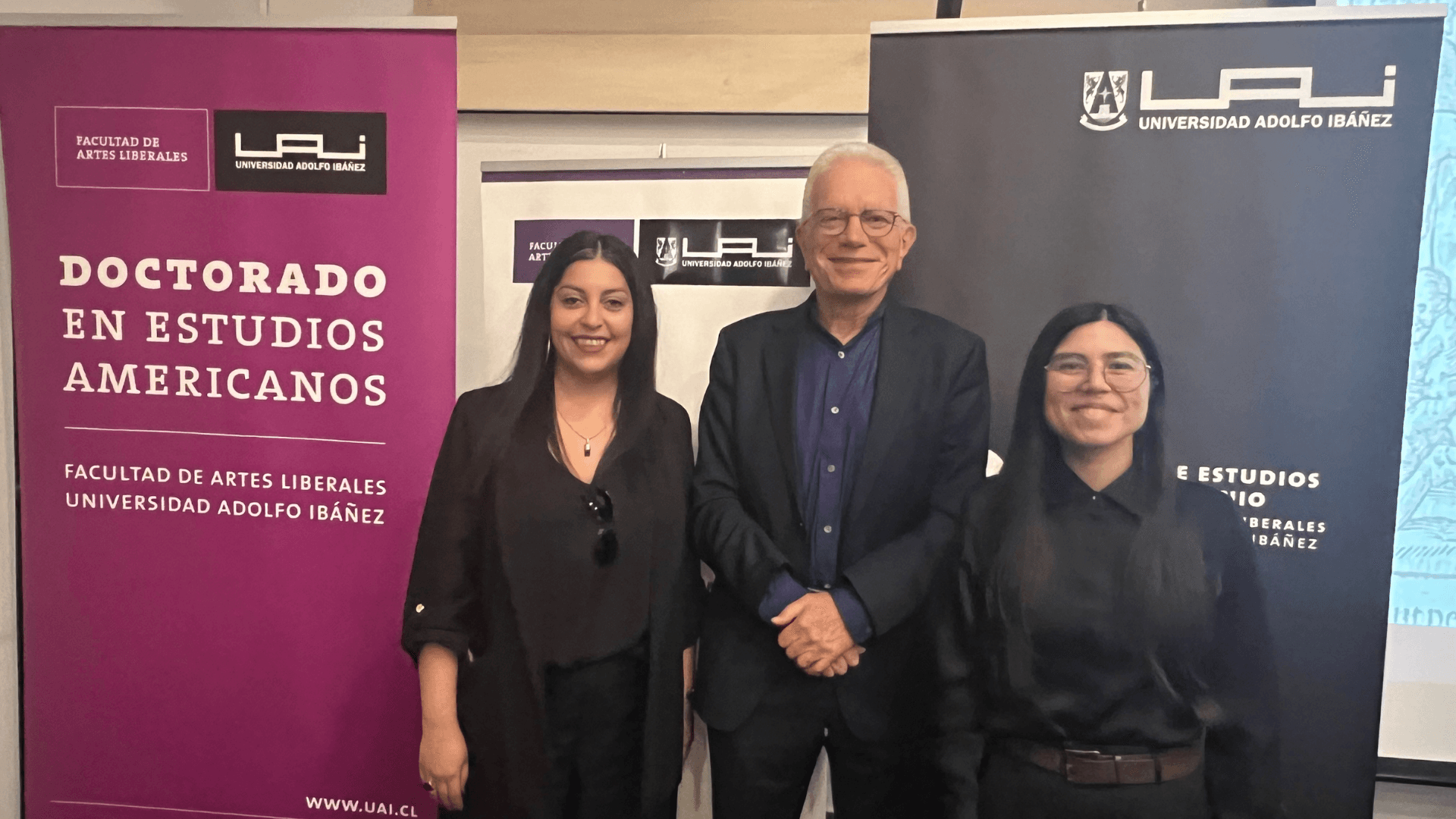 Estudiantes del Doctorado en Estudios Americanos UAI participan en conferencia de David Freedberg 