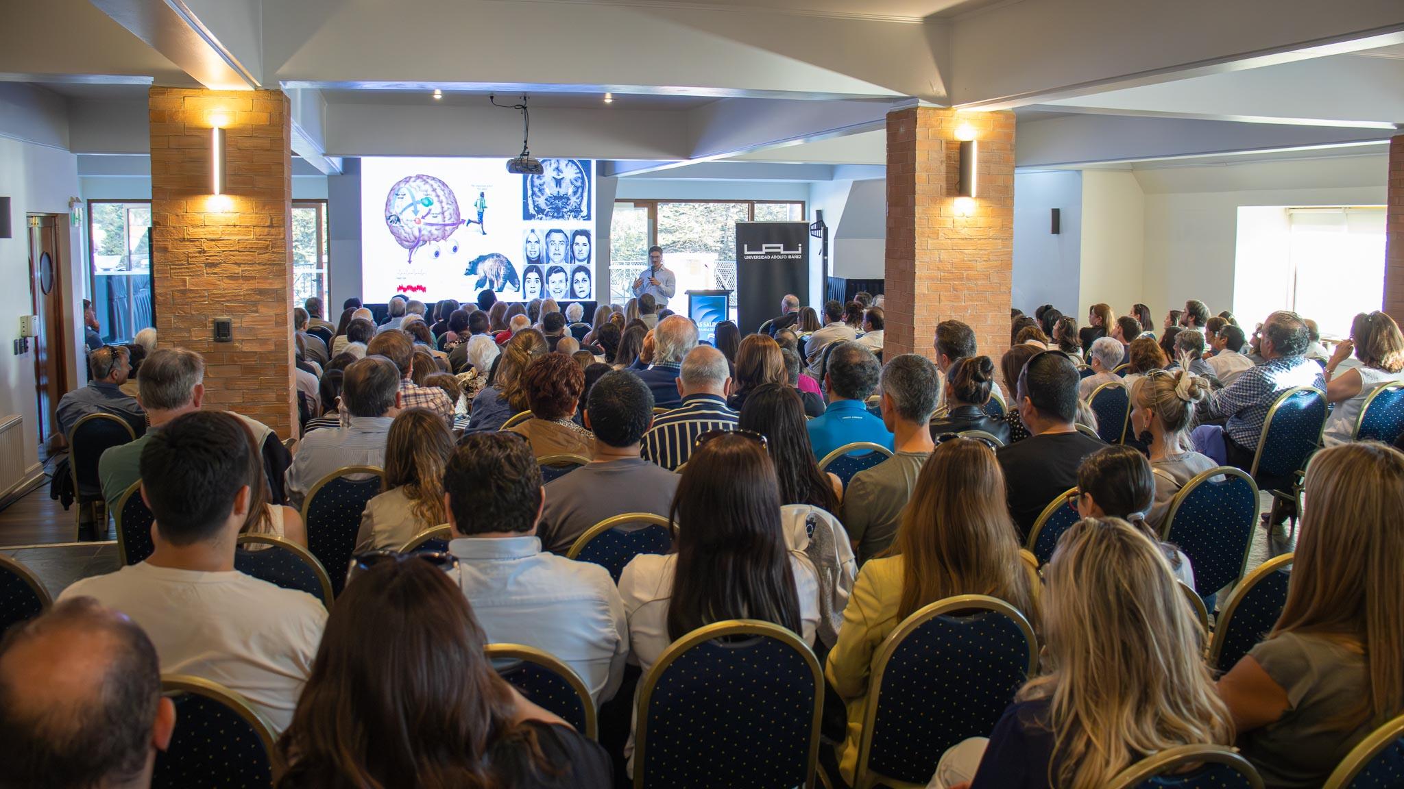 Neurociencia y emociones: UAI y Club Naval de Campo Las Salinas acercan la ciencia a la comunidad
