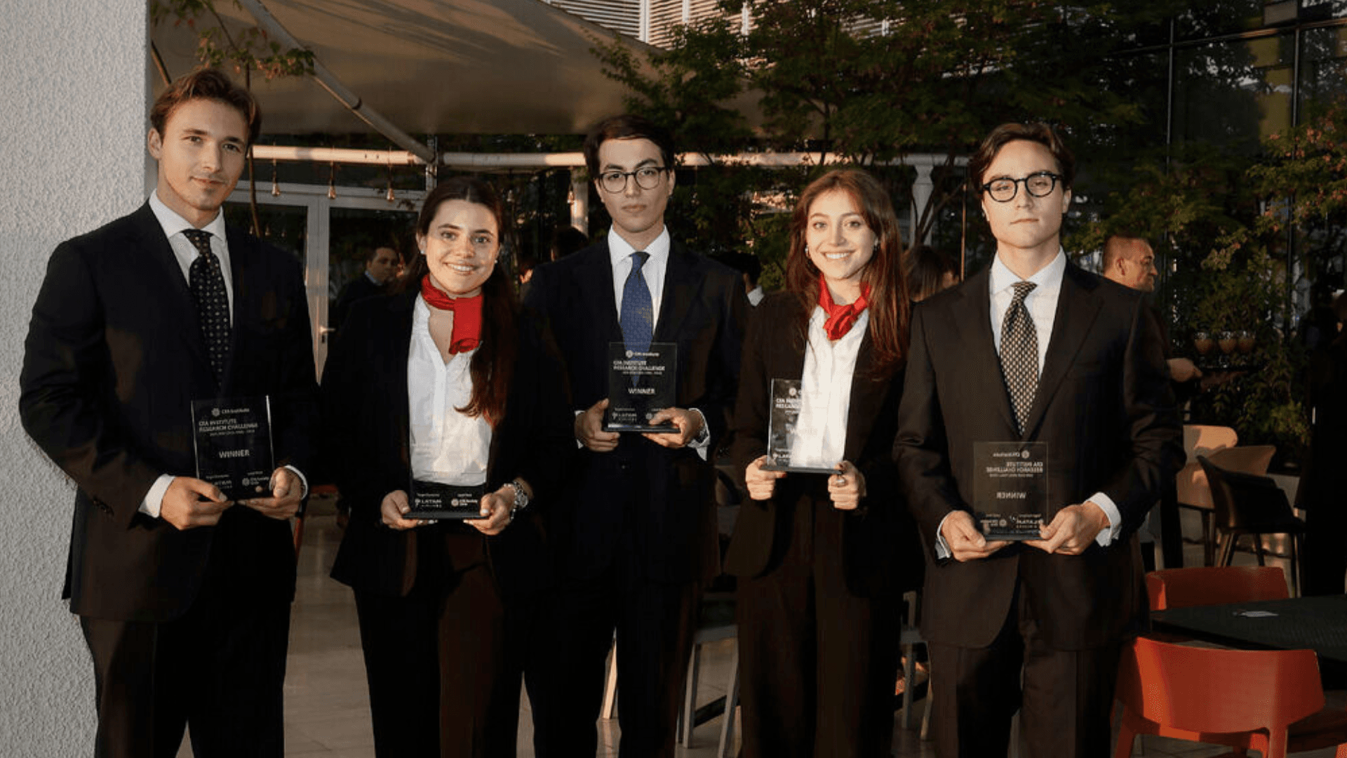 UAI gana por cuarto año consecutivo y suma 10 victorias en el CFA Research Challenge Chile