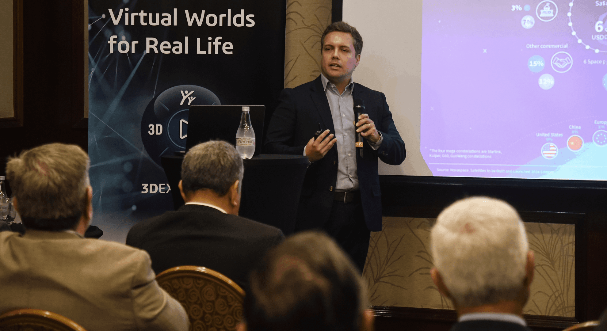 Director de Ingeniería Aeroespacial expone en seminario sobre industrias de alta complejidad