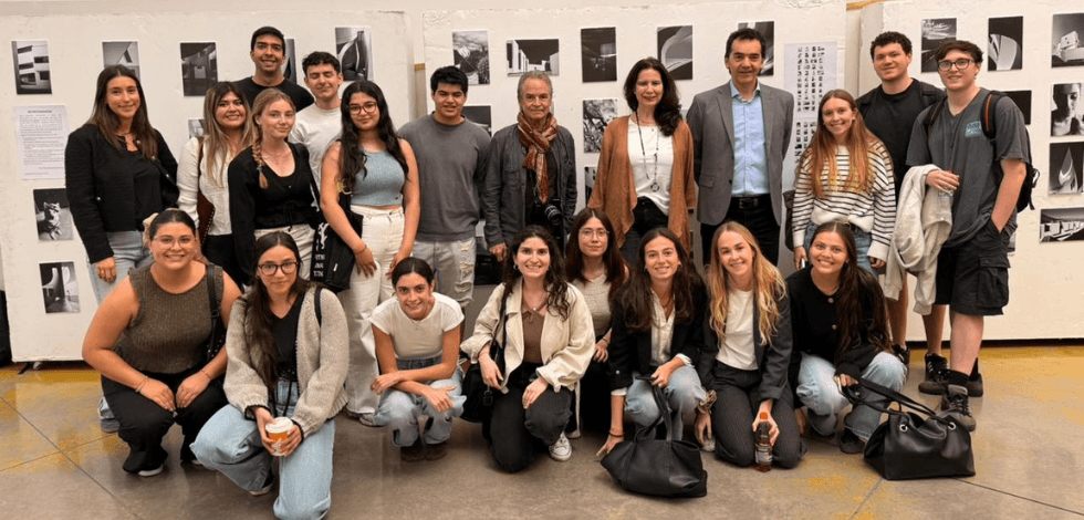 Mirar distinto: estudiantes UAI exponen sus fotografías en blanco y negro