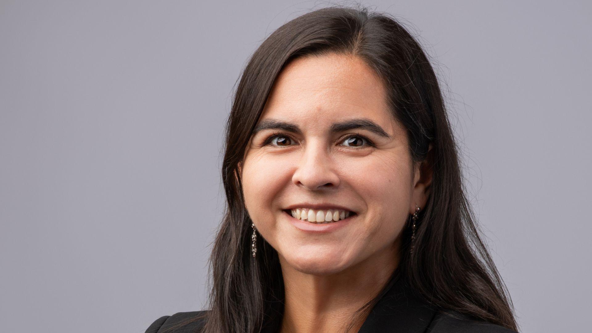 Carolina Fica, ingeniera comercial UAI, destaca con una carrera internacional en Singapur