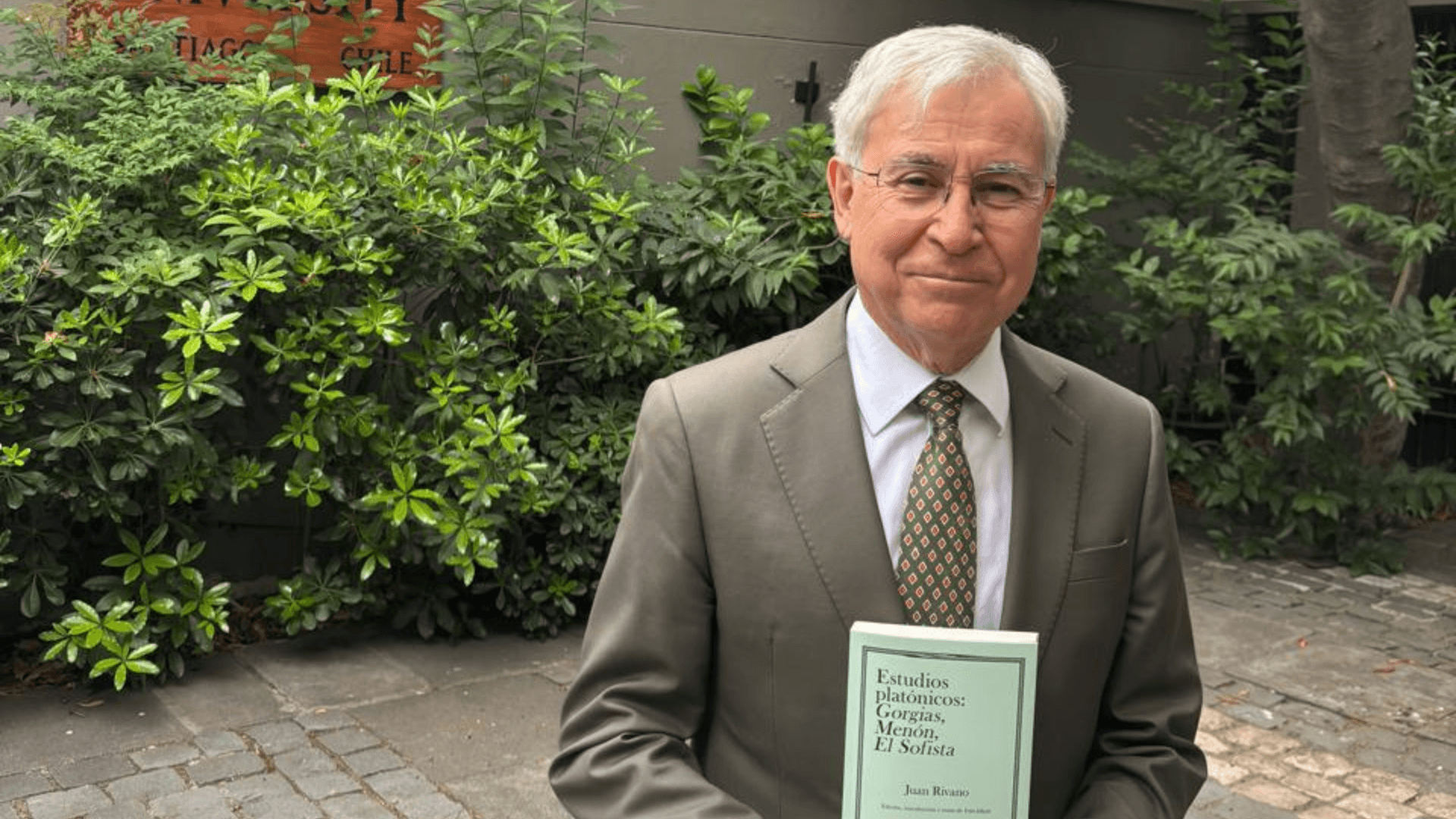 Iván Jaksic recupera los estudios de Juan Rivano sobre Gorgias, Menón y El Sofista