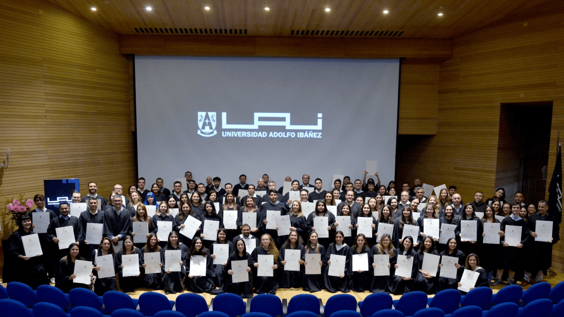 UAI celebra graduación de Diplomados Online y consolida su oferta de formación continua