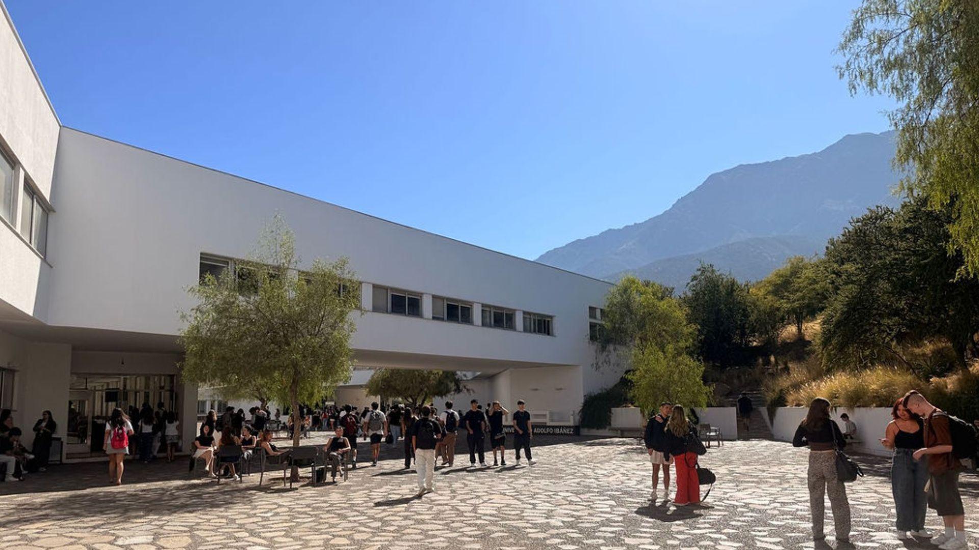 Psicología UAI se posiciona entre las mejores de Chile en Ranking THE 2026