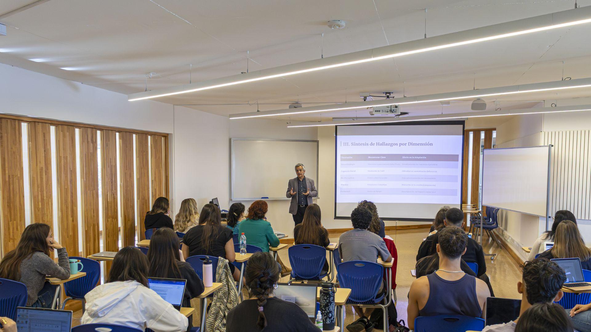 Académicos presenta hallazgos sobre adaptación social, habilidades socioemocionales y desigualdad