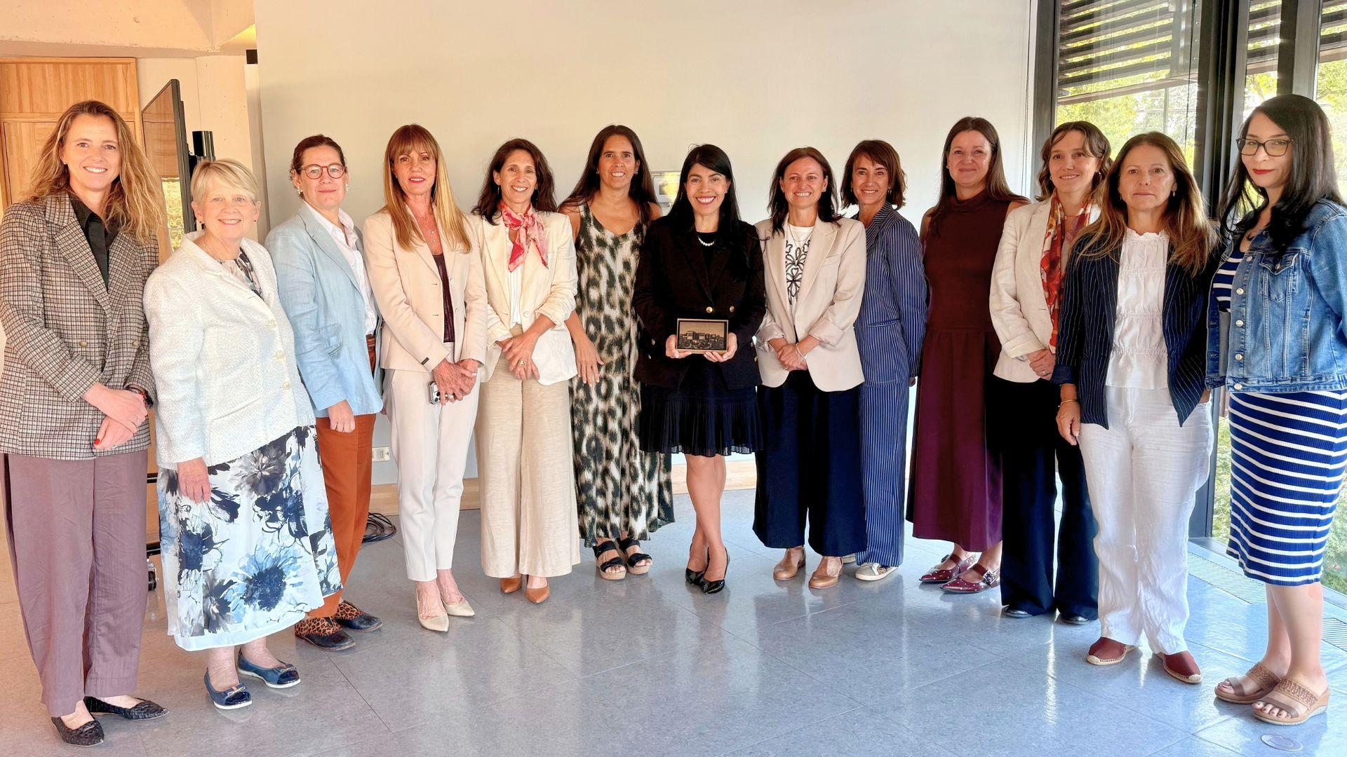 Ministra Ximena Linconao se reúne con autoridades de la UAI en el cierre del Mes de la Mujer