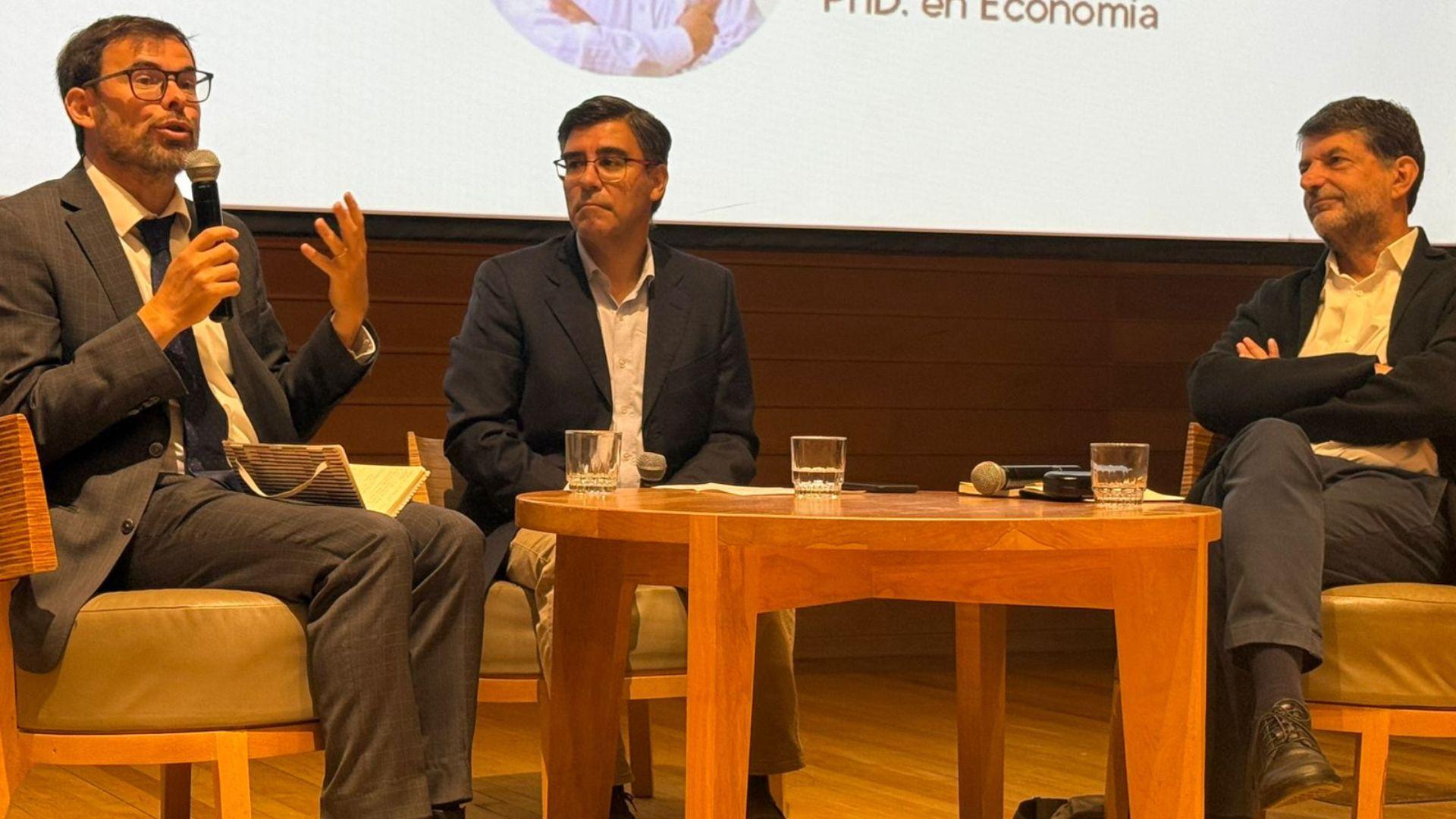 Economistas UAI proponen alzas graduales a combustibles y mayores impuestos verdes