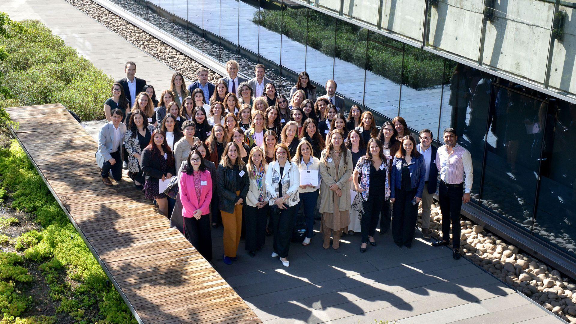 Beca Mujer UAI: impulsando el liderazgo femenino en programas de postgrado