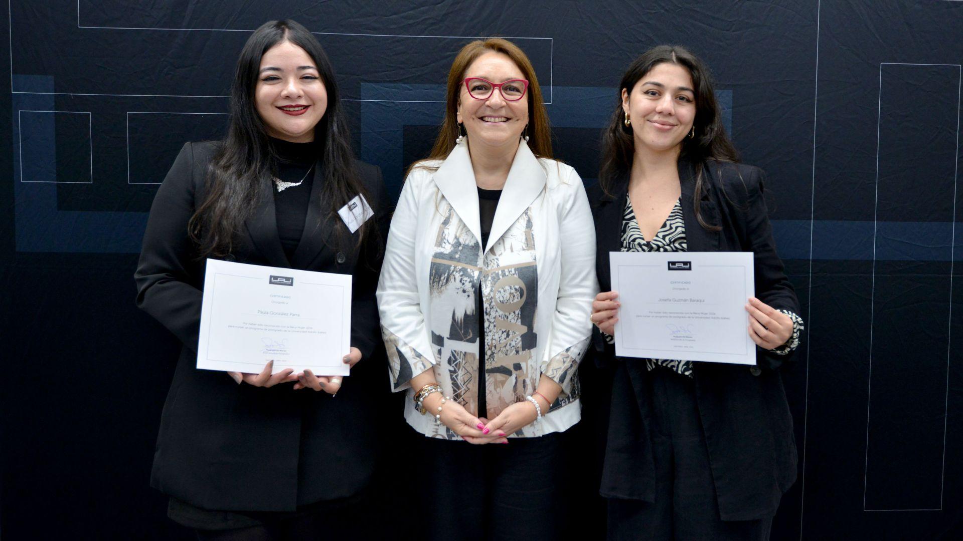 Psicología UAI destaca a estudiantes beneficiadas con la Beca Mujer UAI 2026