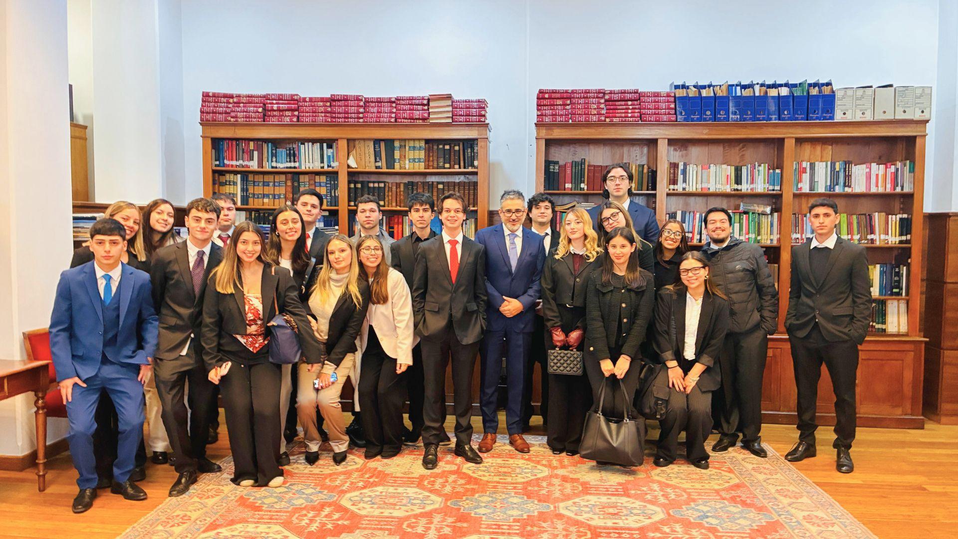 Estudiantes de Derecho realizan visita académica a la Corte de Apelaciones de Valparaíso