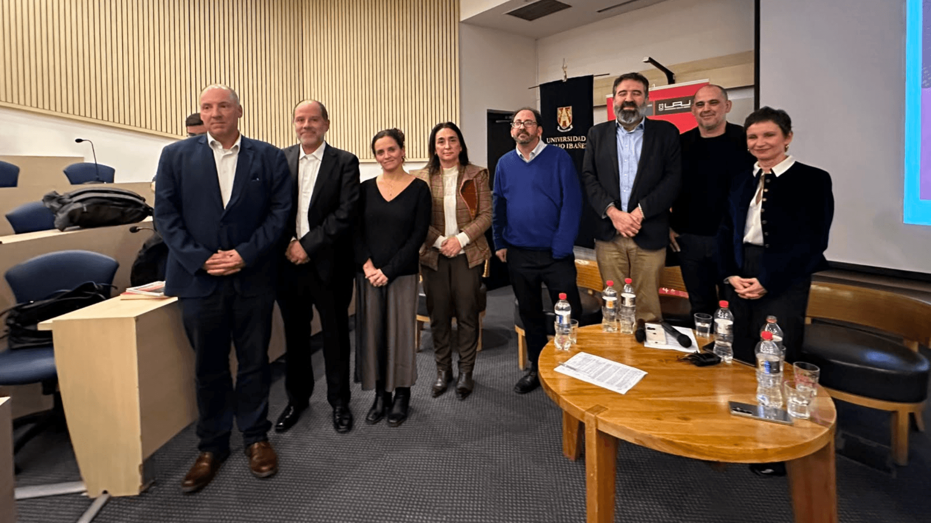 Magíster en Comunicación Política y Asuntos Públicos UAI presentó “Democracias sitiadas”