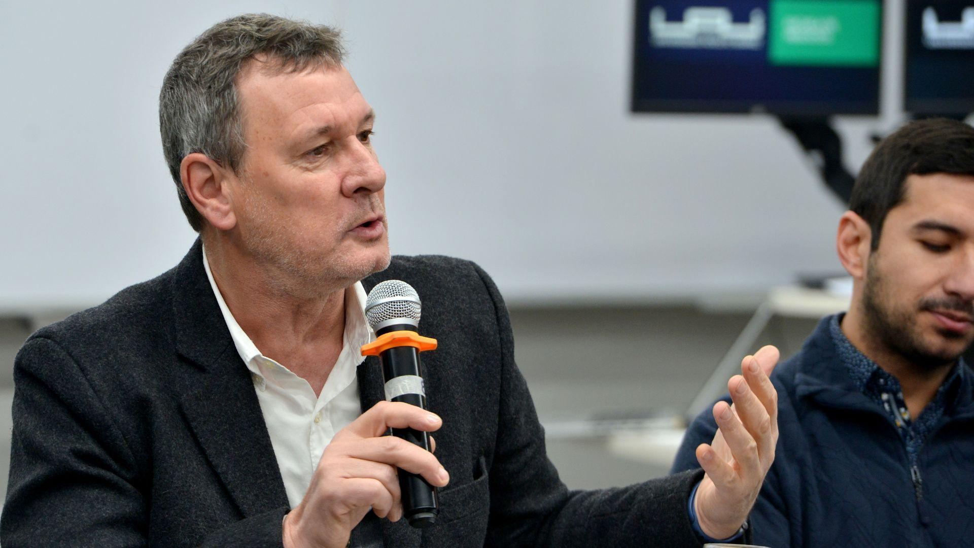 El factor humano se toma el protagonismo en conversatorio sobre “IA y productividad”