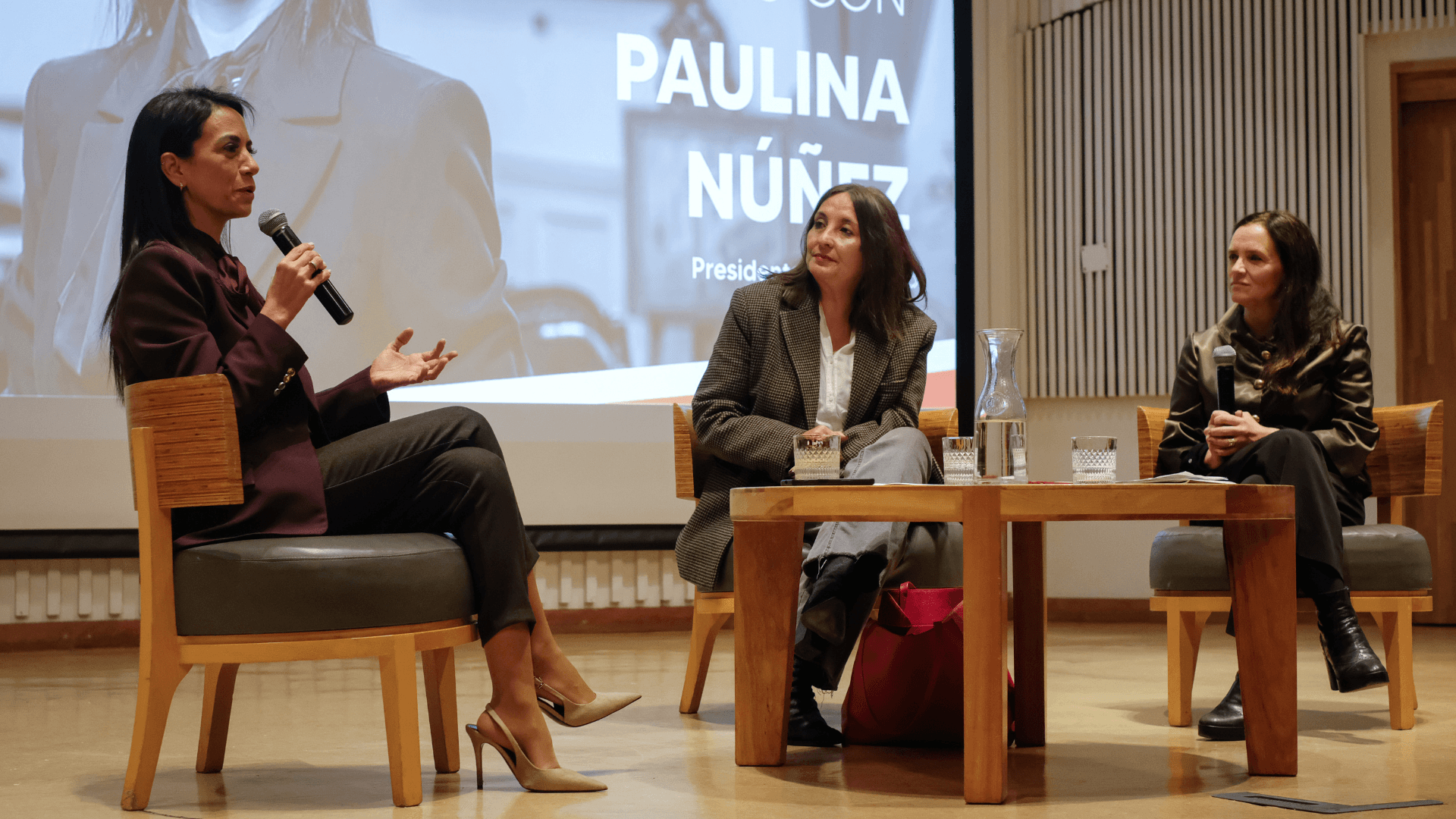 Paulina Núñez conversa sobre liderazgo y participación femenina en la UAI
