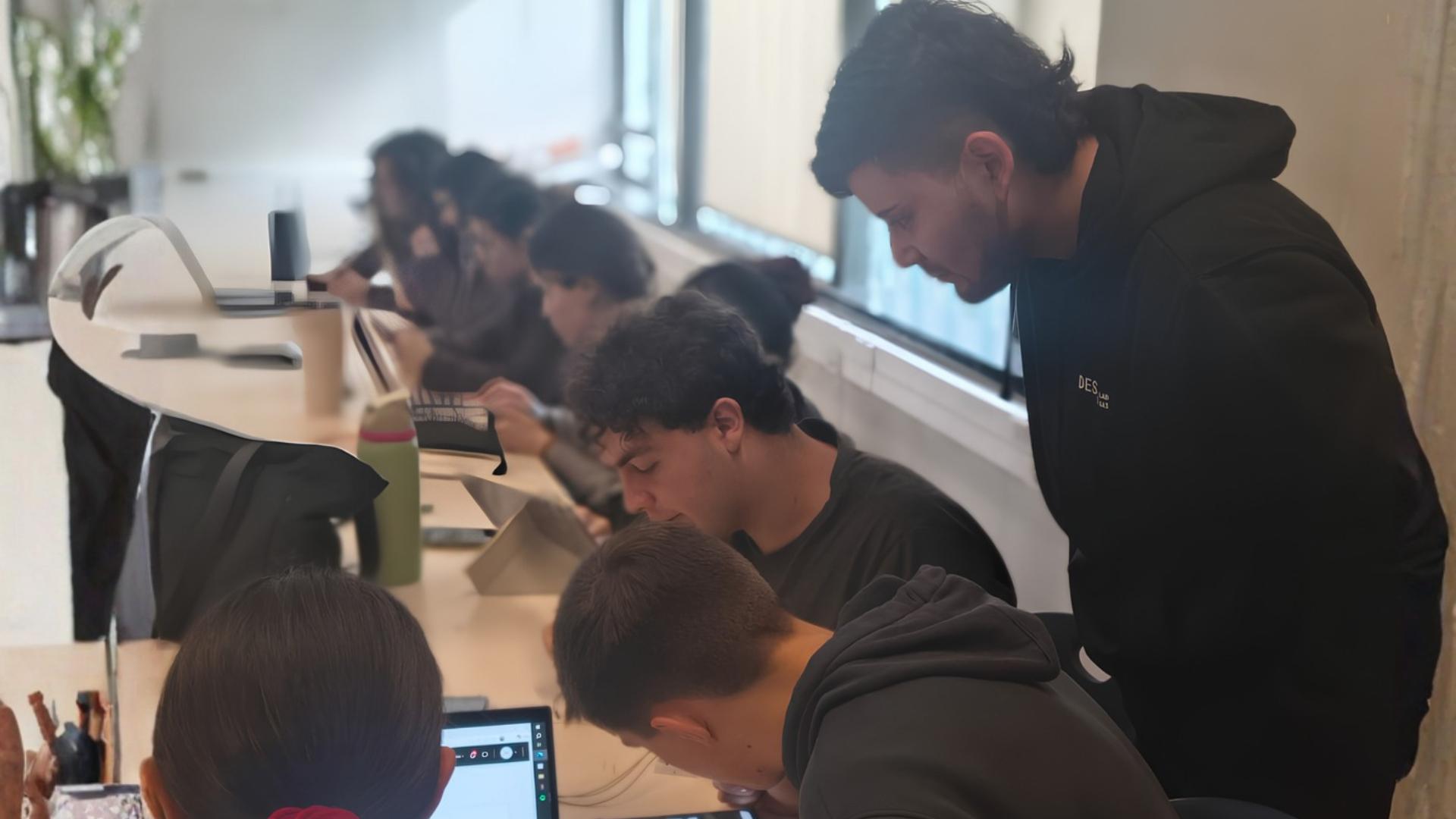 Estudiantes de Ingeniería Civil UAI participaron en workshop  organizado por Design Lab
