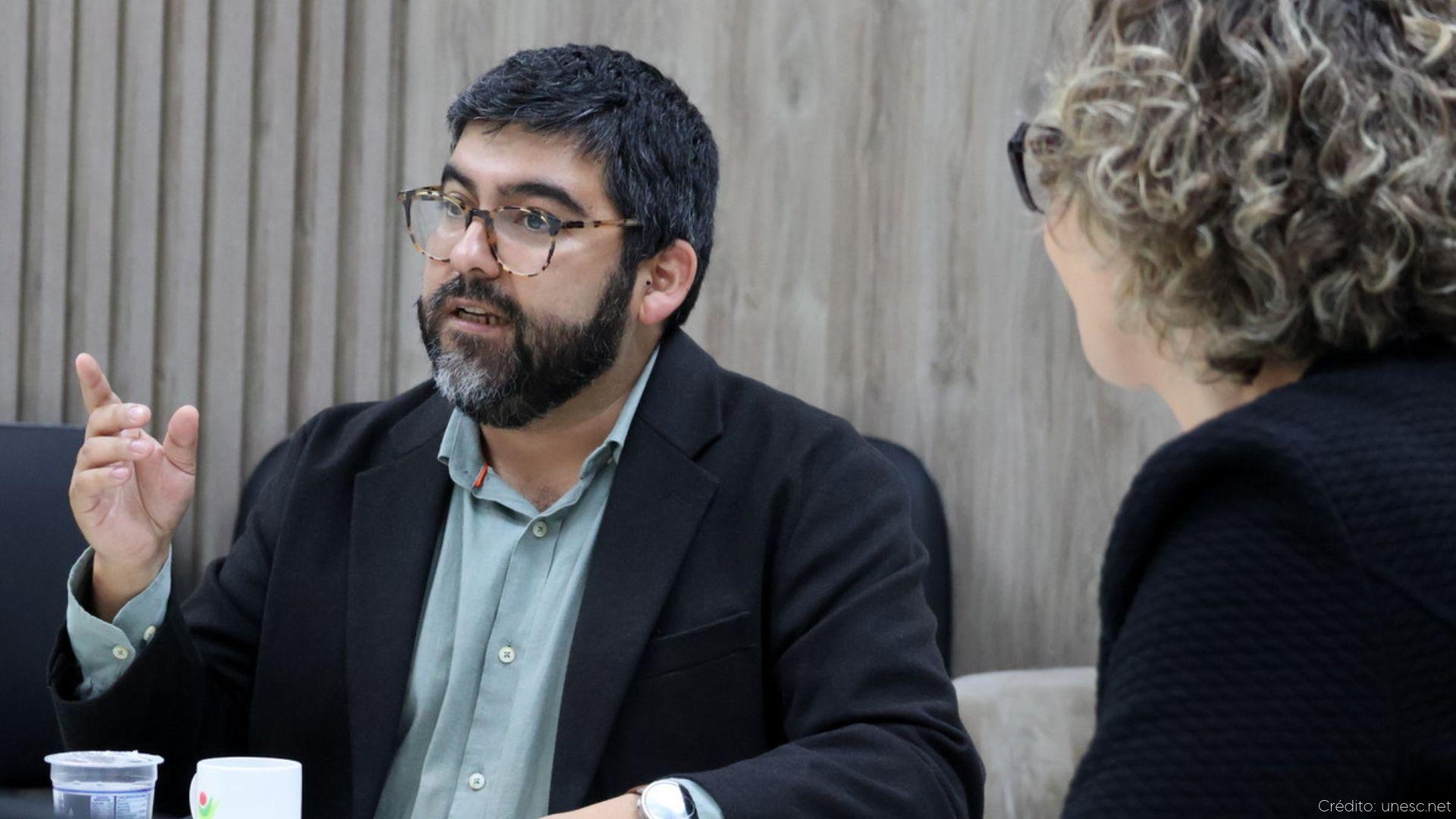Académico Sebastián Hernández realiza estadía como profesor visitante en universidad brasilera