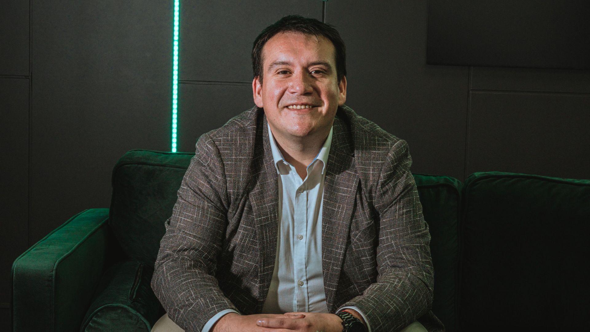 Christian Mella: "La formación de la UAI me permitió entender el lenguaje financiero"