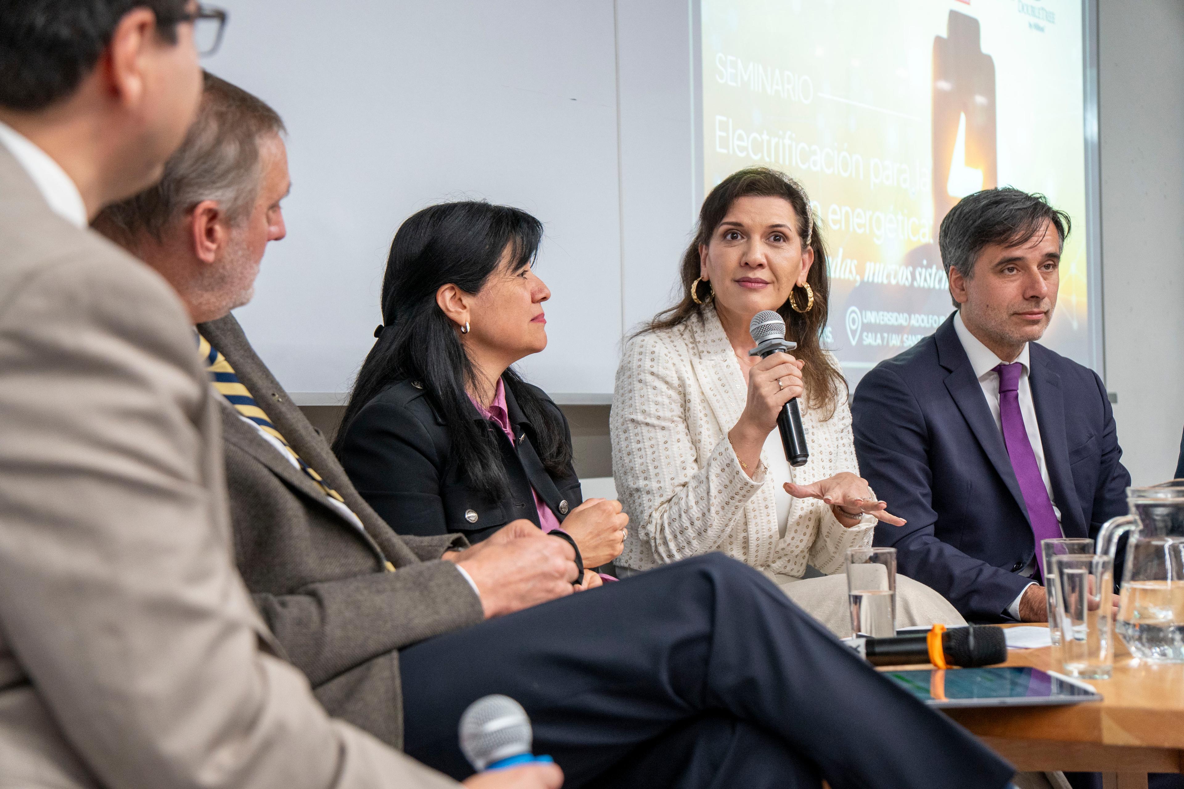 Seminario reunió a la industria, la academia y el Estado para debatir el rol de la electrificación