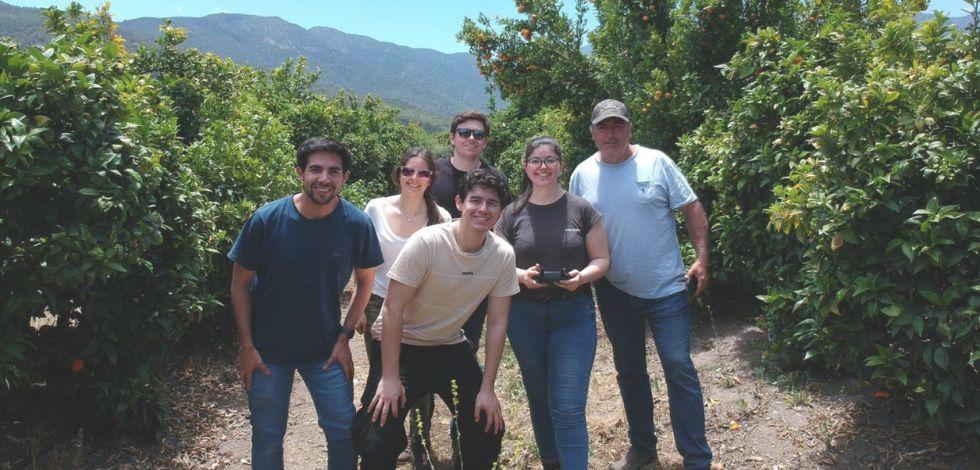 Foto para Estudiantes del Magíster en Innovación y Diseño crean sistema para optimizar la toma de decisiones en el sector agrícola