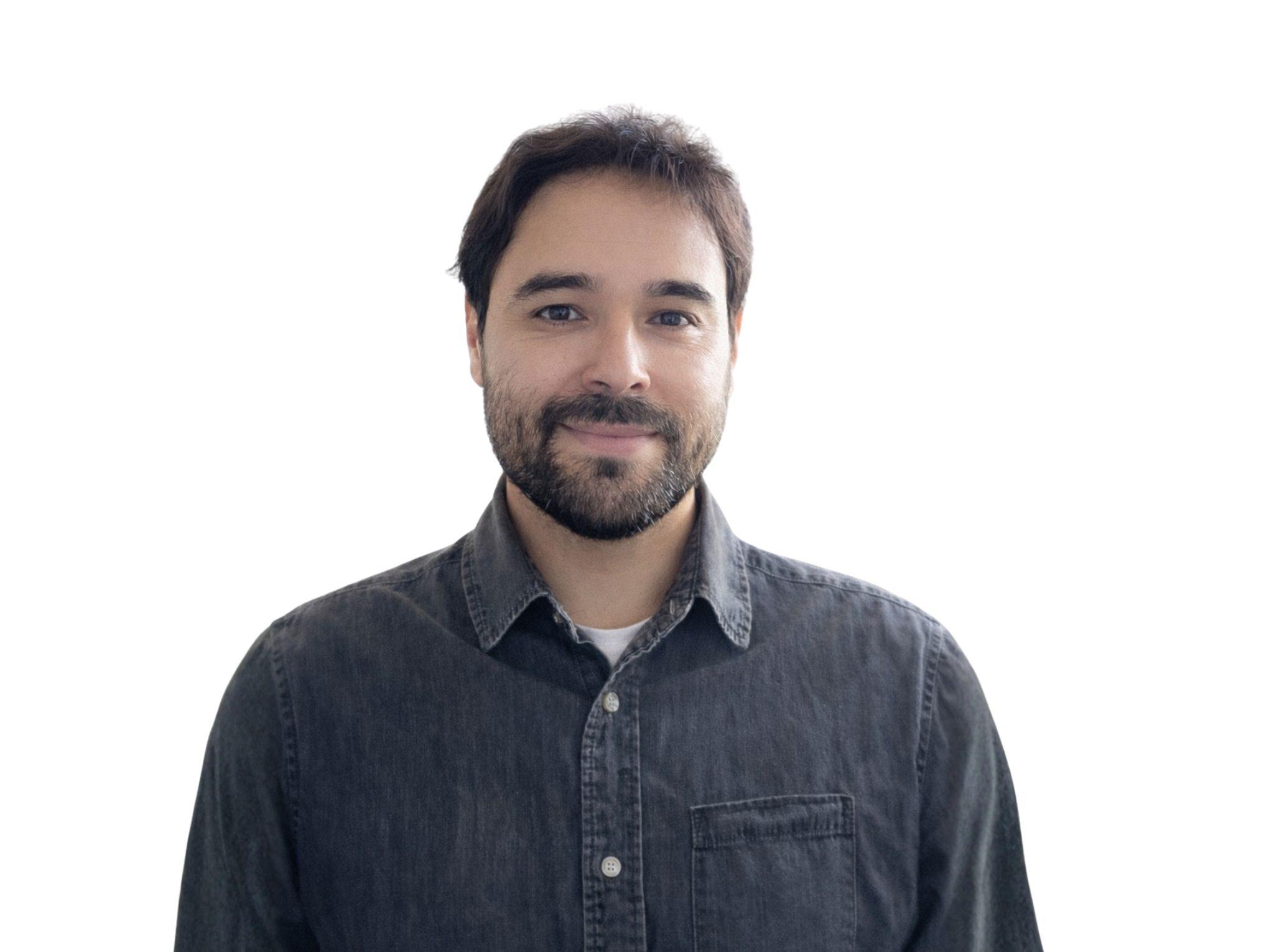 Camilo  Flores 