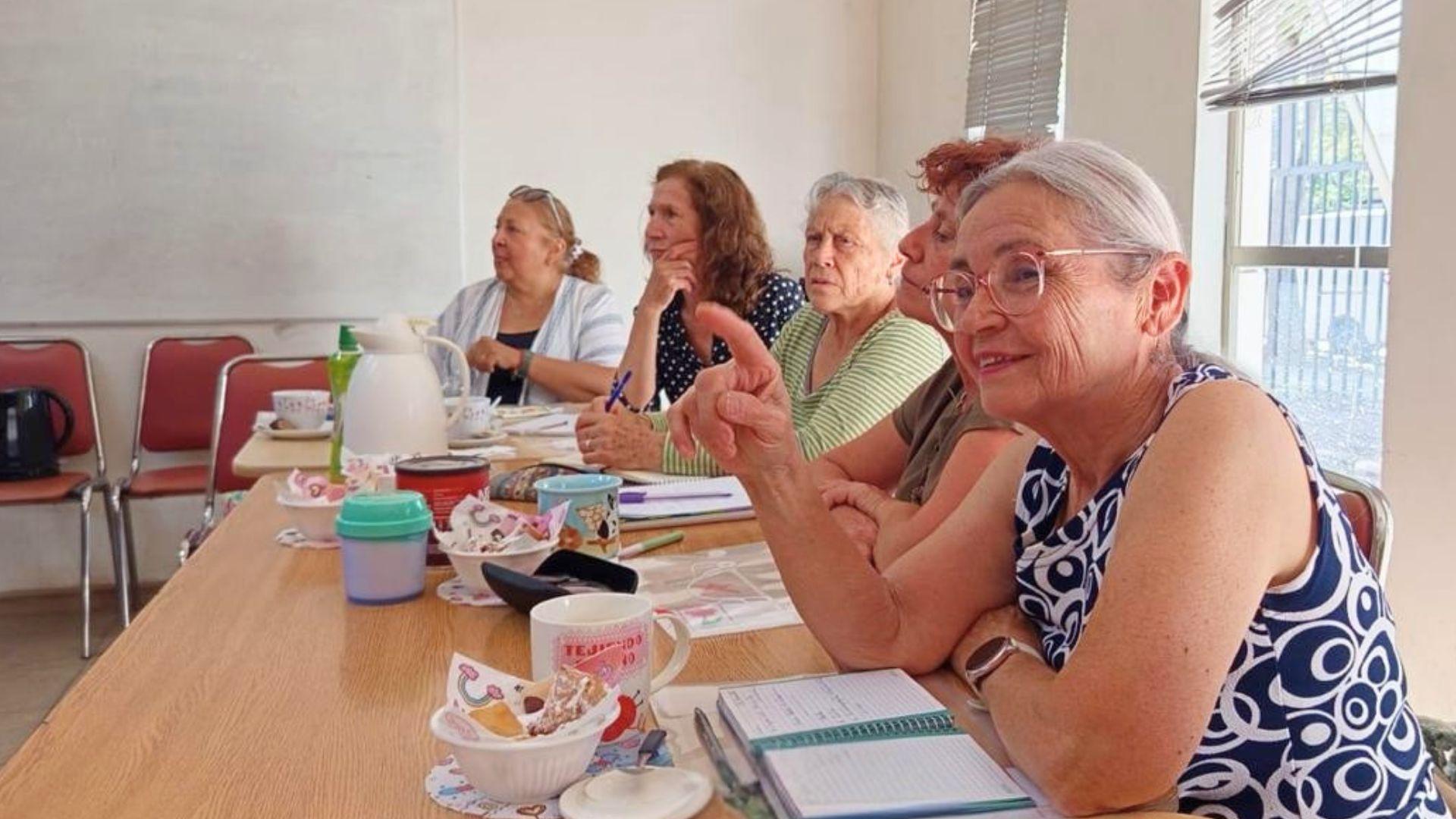 Taller de literatura para personas mayores inicia su quinta versión en Peñalolén Taller de literatura para personas mayores inicia su quinta versión en Peñalolén