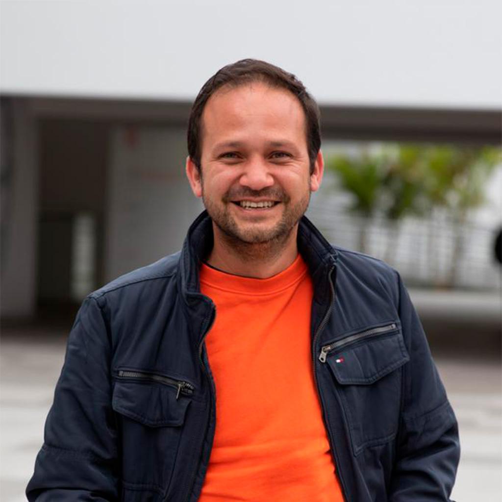 Mario Reyes Mario Reyes